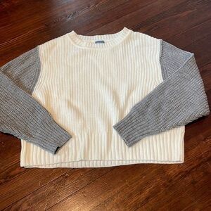 Neely Women’s White and Gray Sweater Size S